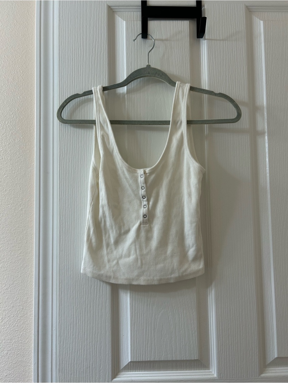 Abercrombie & Fitch Cream Ribbed Scoop-Neck Tank with Front Buttons